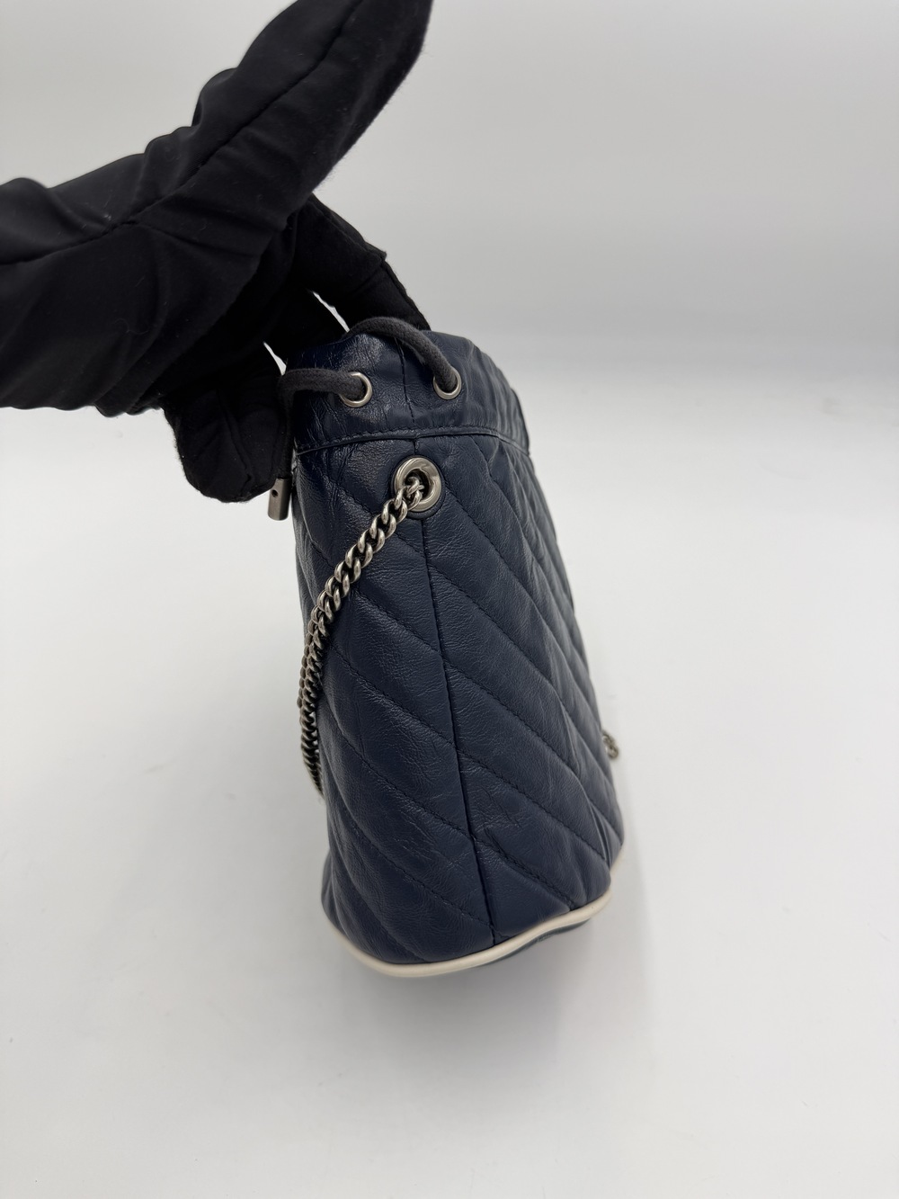 Gucci Drawstring Chain Shoulder - Picture 5 of 10